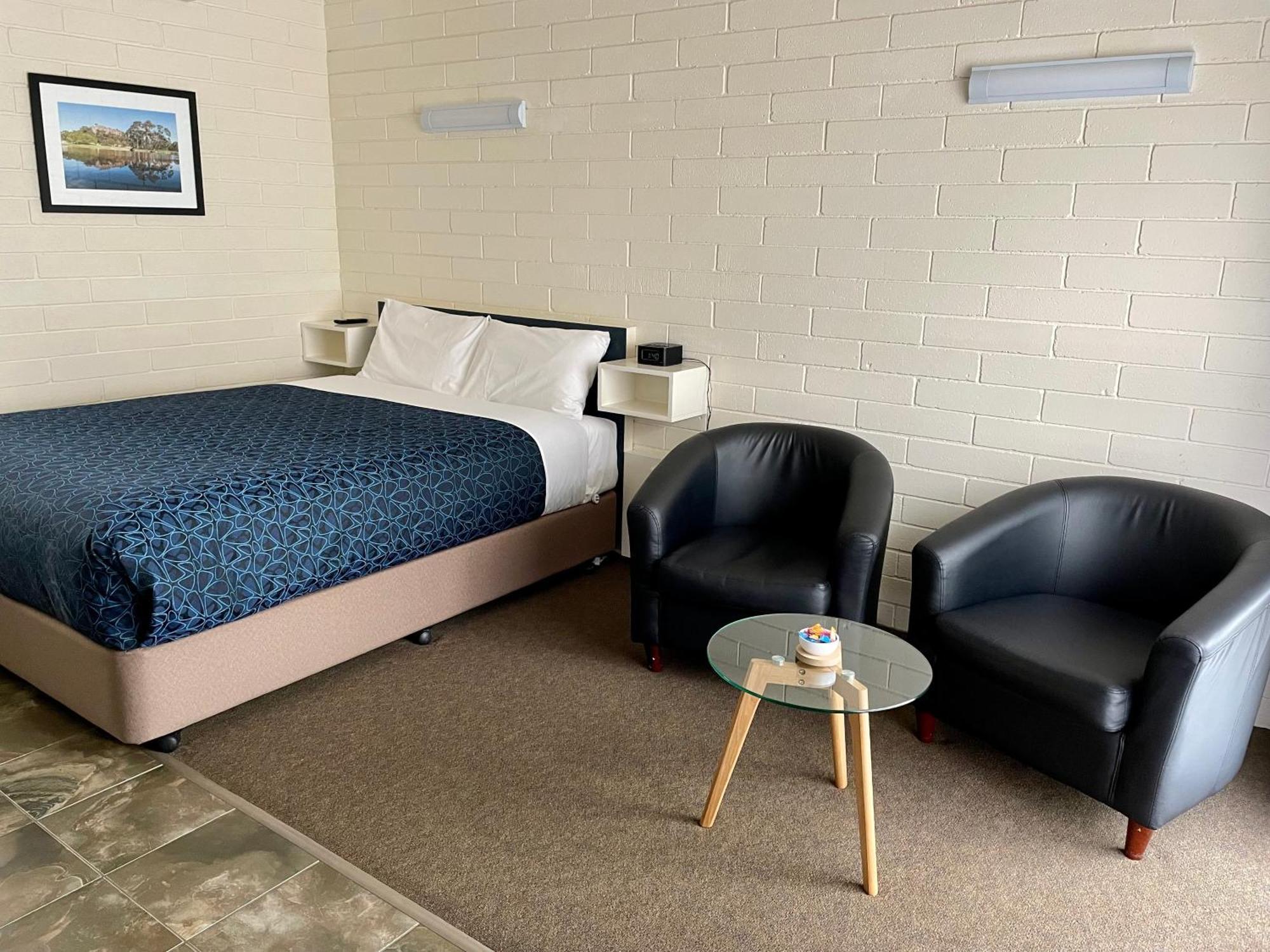 كينيتون Central Highlands Motor Inn الغرفة الصورة